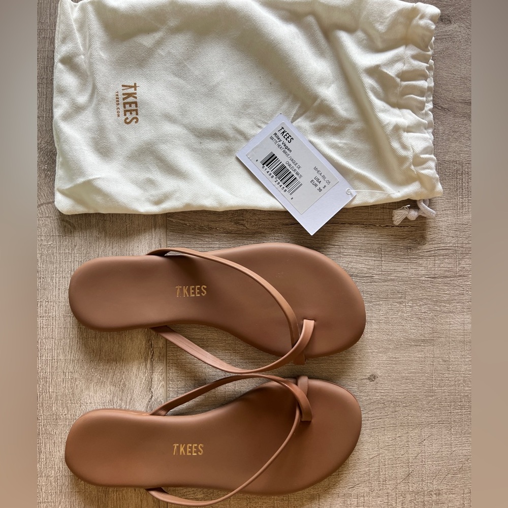 TKEES Riley in vegan leather :: size 5